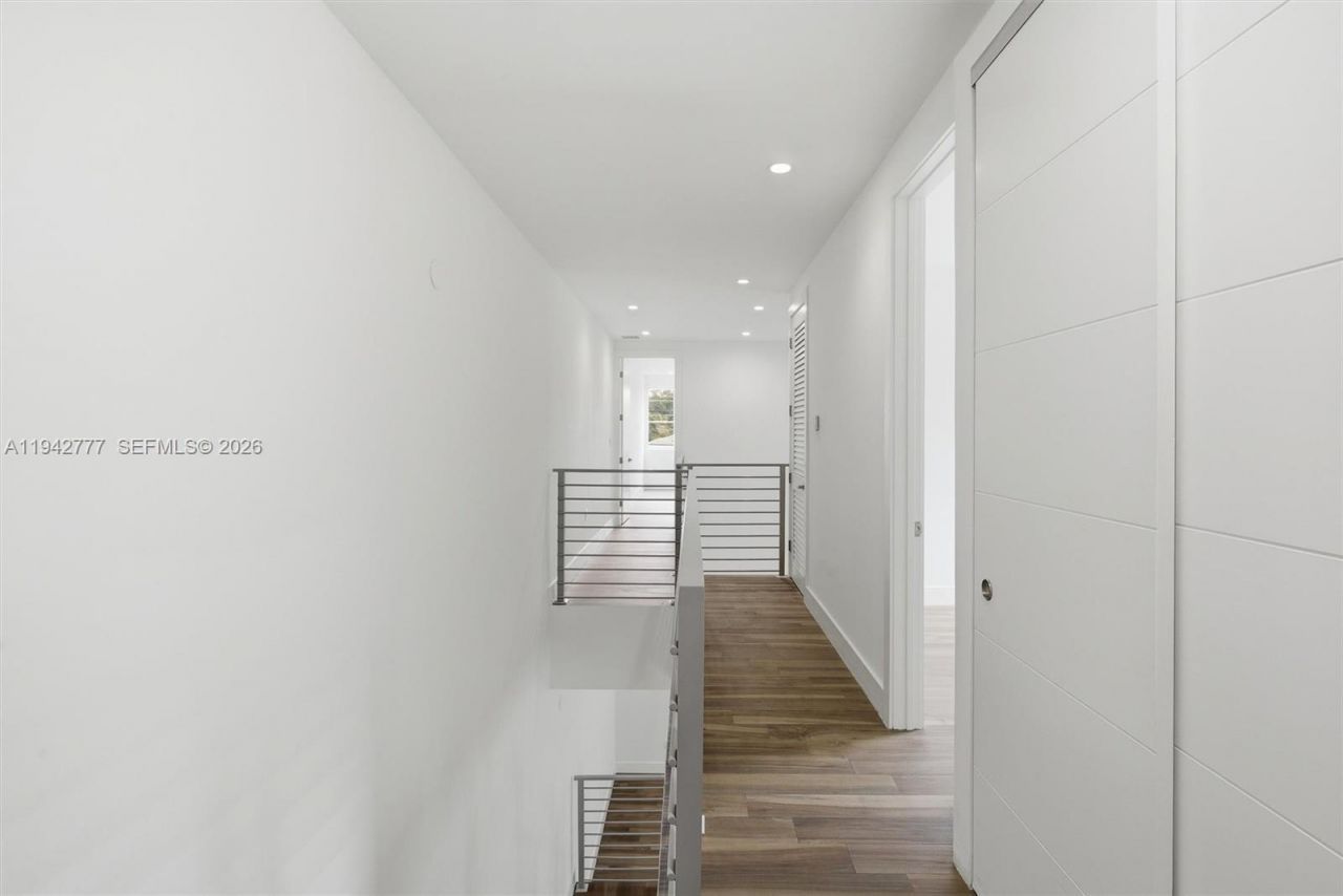 2852 SW 32nd Ct , Unit 2852, Miami, FL 33133 Photo