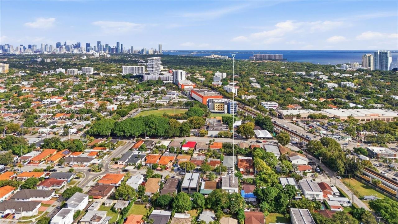 2852 SW 32nd Ct , Unit 2852, Miami, FL 33133 Photo