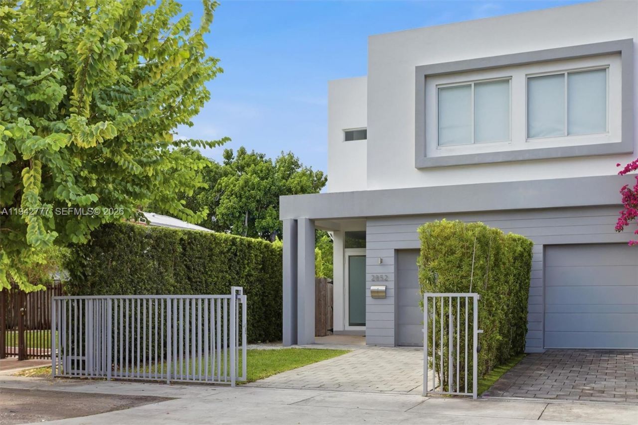 2852 SW 32nd Ct , Unit 2852, Miami, FL 33133 Photo