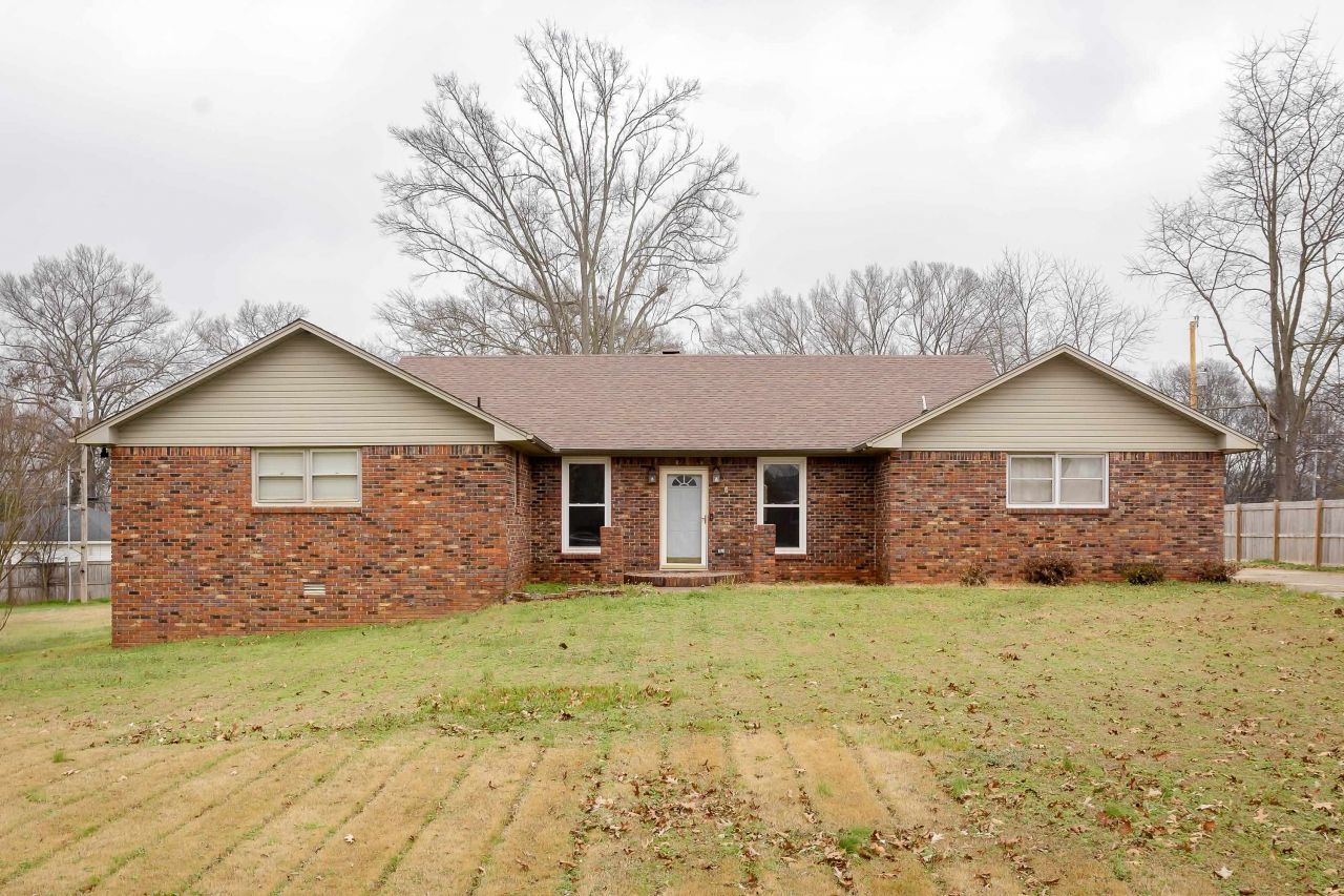 911 Michigan Ave, Muscle Shoals, AL 35661 Main Photo