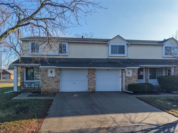 715 Cape Cod, South Lyon, MI 48178