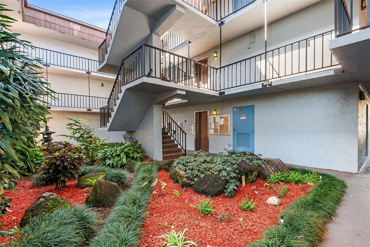 333 Lake Howard Drive Nw, Unit 211A, Winter Haven, FL 33880 Main Photo