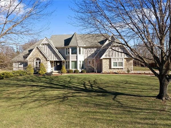 8917 Lambert Drive, Lee's Summit, MO 64064