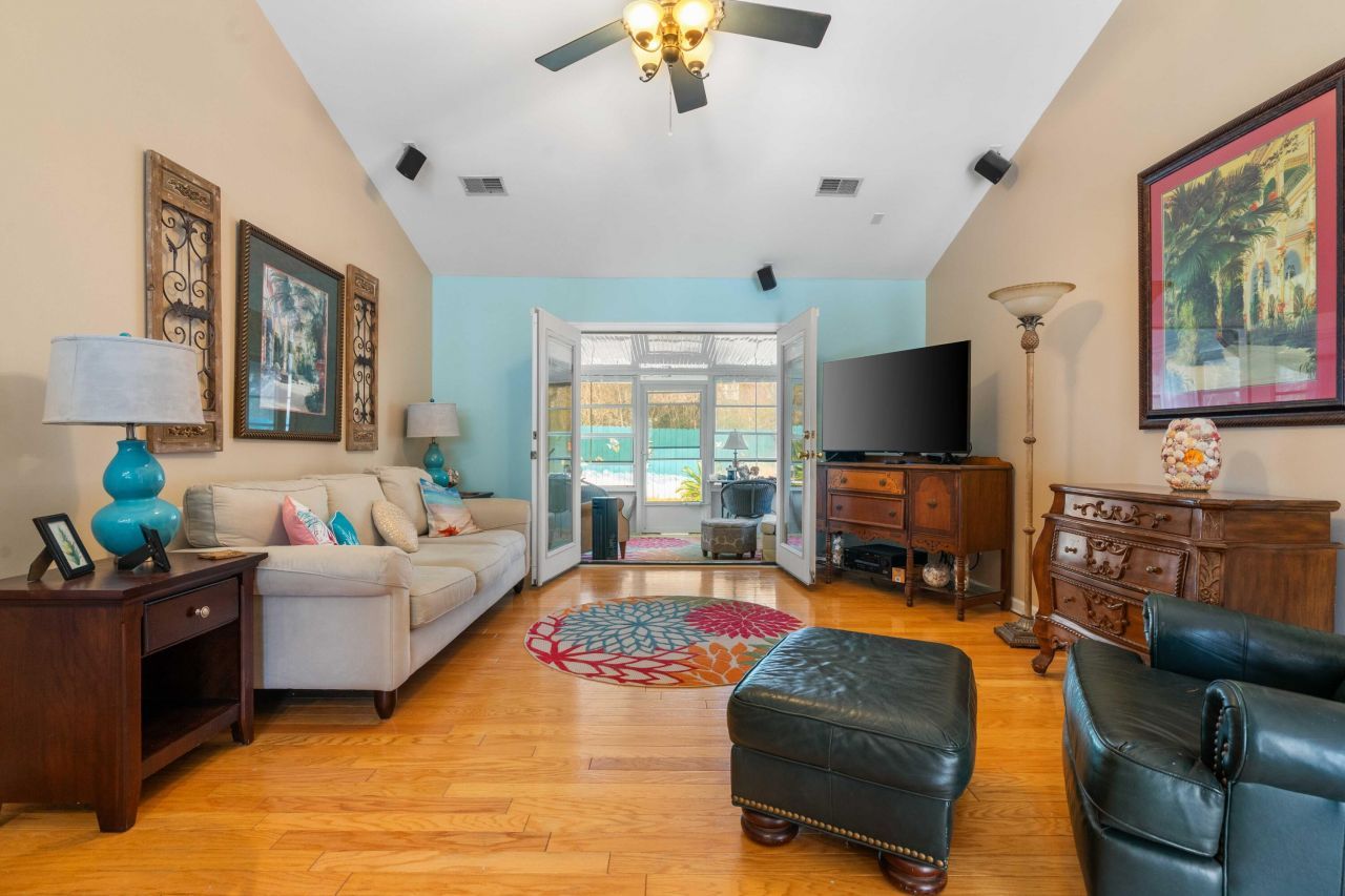 202 Moon Shadow Lane Photo 4