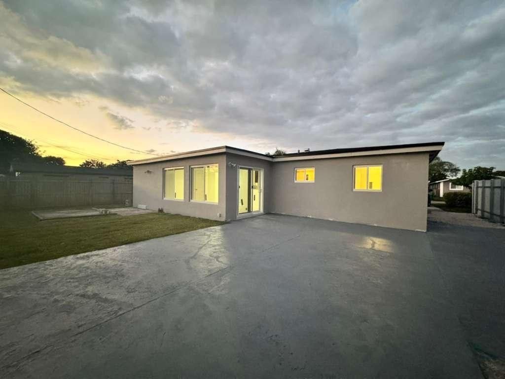 7430 Venetian St, Miramar, FL 33023 Photo