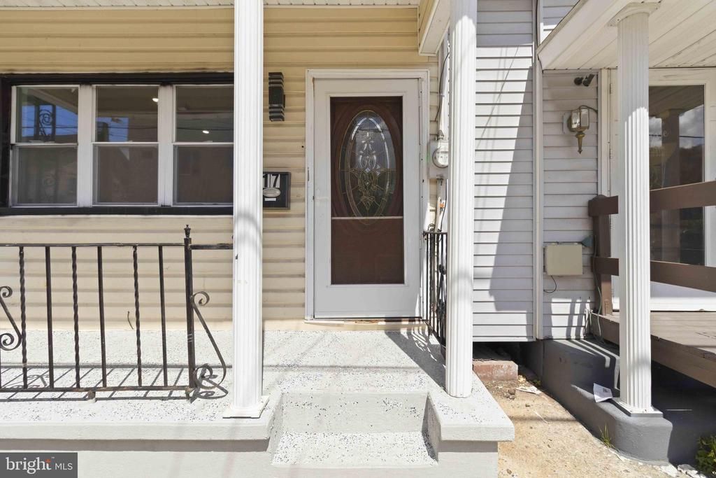17 E MAIN STREET, TREMONT, PA 17981