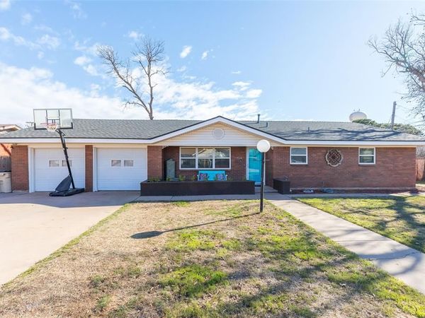 715 Avenue J, Anson, TX 79501