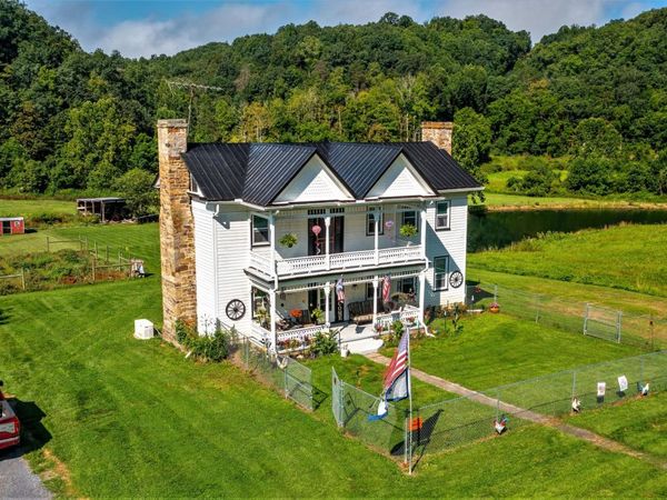 8079 Wayside Creamery Rd, Alderson, WV 24910