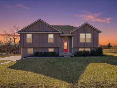 33715 State Highway U Highway, Rayville, MO 64084