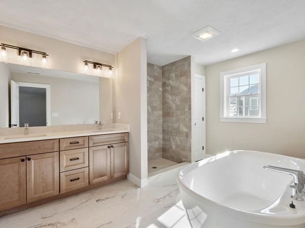 2 Clover Glen Cir, Shrewsbury, MA 01545