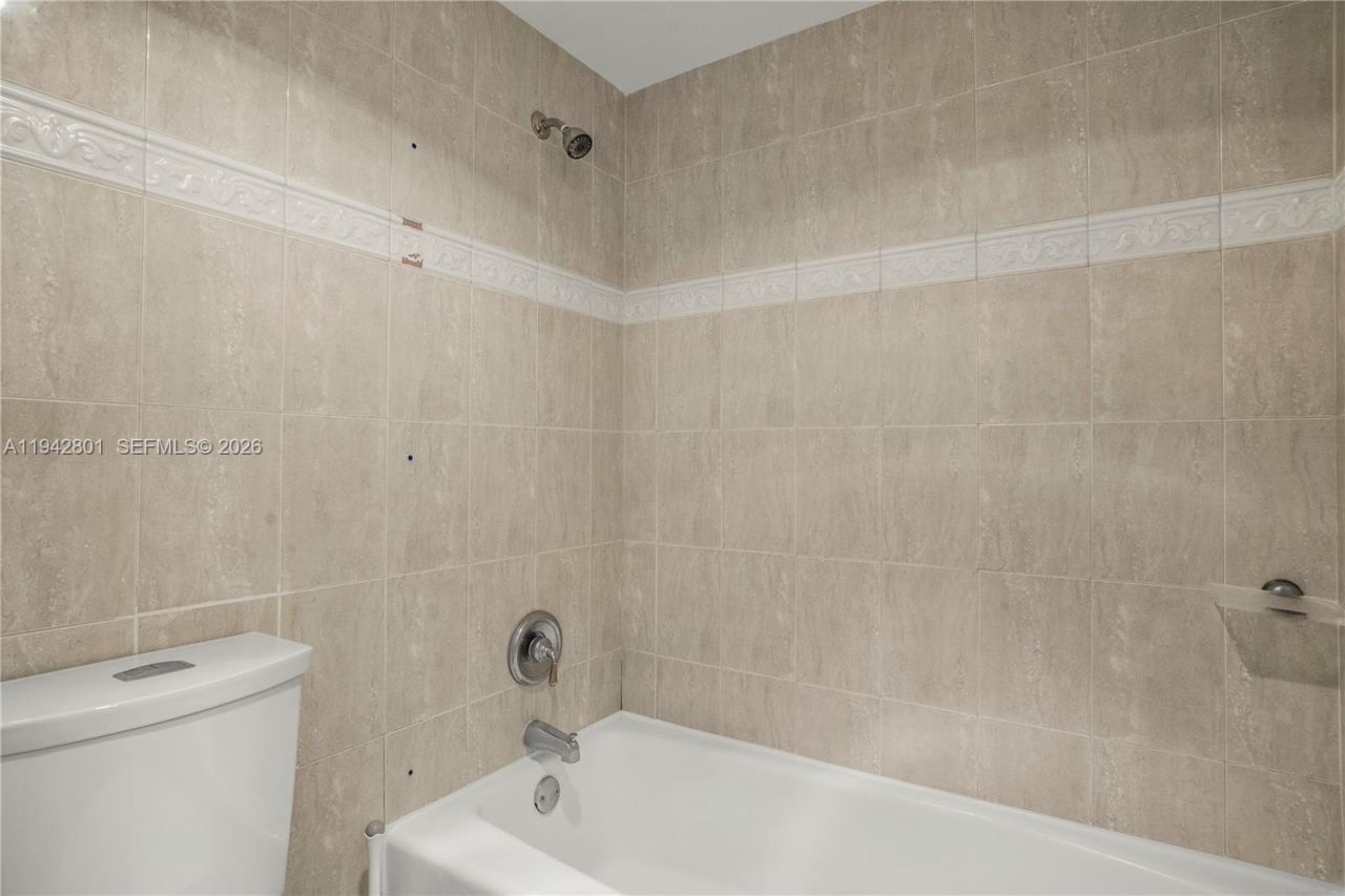 20500 W Country Club Dr , Unit 607, Aventura, FL 33180 Photo