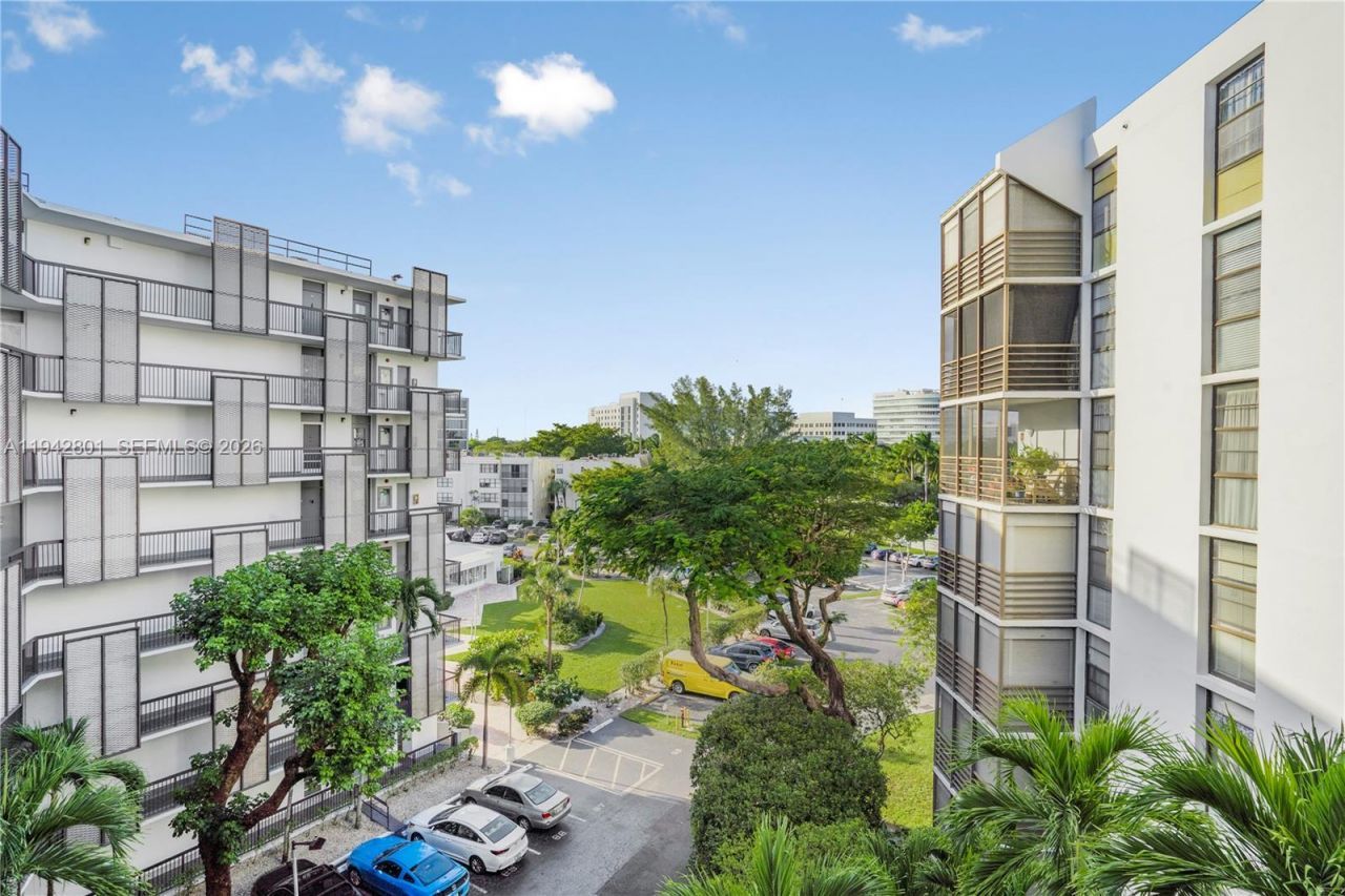 20500 W Country Club Dr , Unit 607, Aventura, FL 33180 Photo