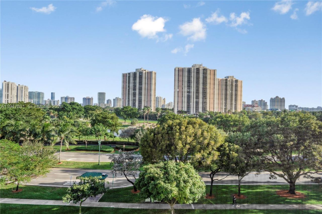 20500 W Country Club Dr , Unit 607, Aventura, FL 33180 Photo