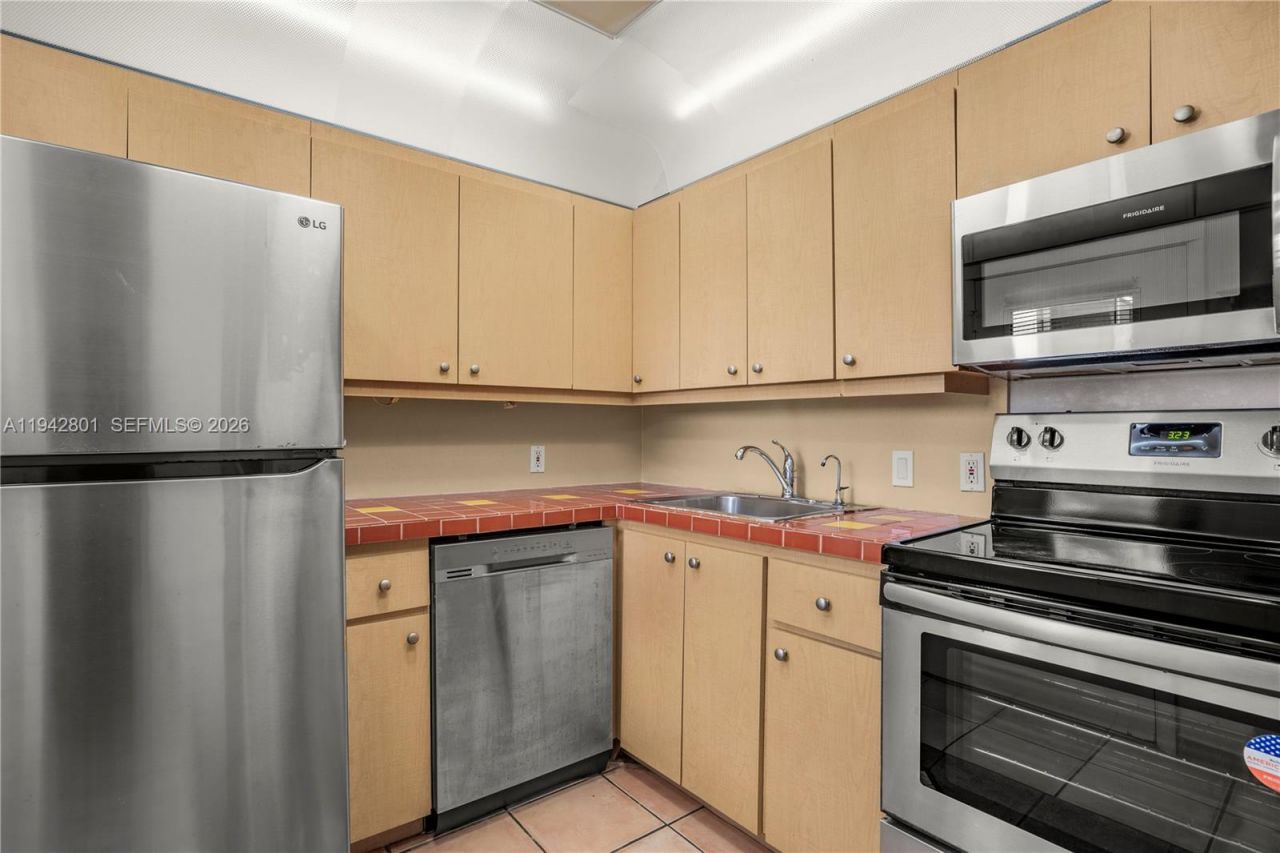 20500 W Country Club Dr , Unit 607, Aventura, FL 33180 Photo