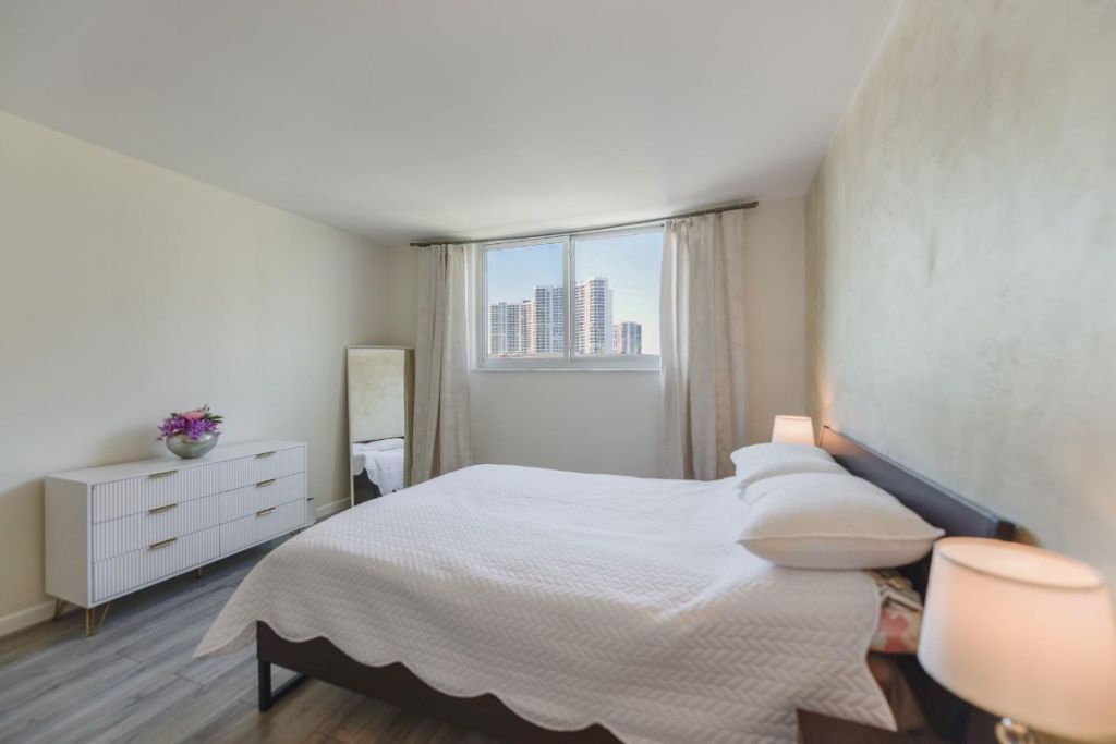 19380 Collins Avenue, Unit 501, Sunny Isles Beach, FL 33160 Photo