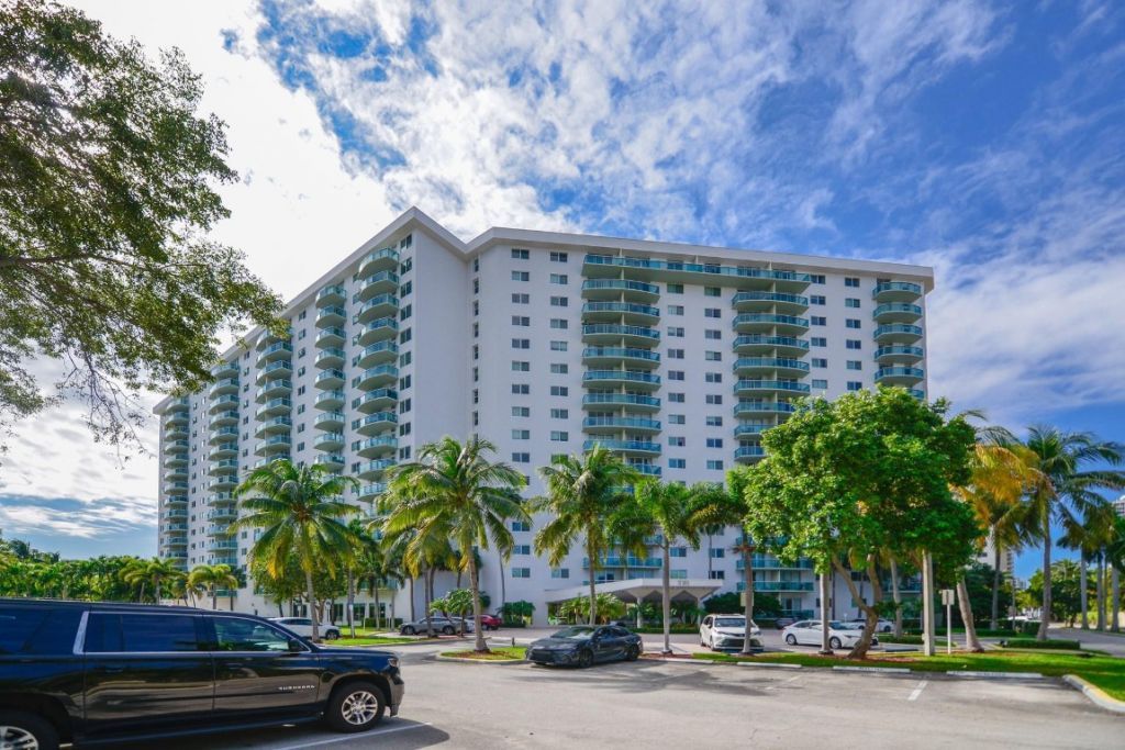 19380 Collins Avenue, Unit 501, Sunny Isles Beach, FL 33160 Photo