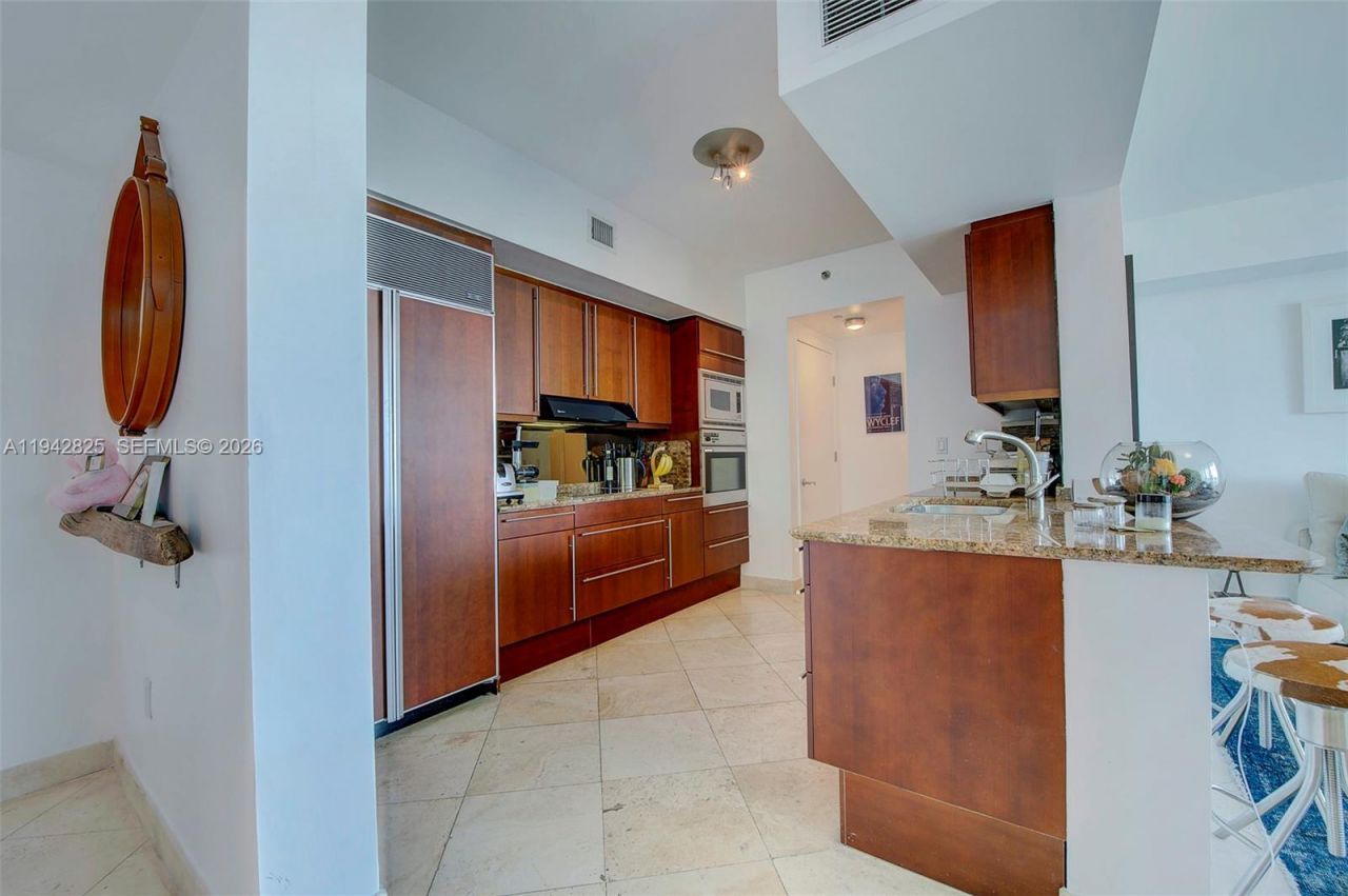 1000 S Pointe Dr, Unit 1406, Miami Beach, FL 33139 Photo