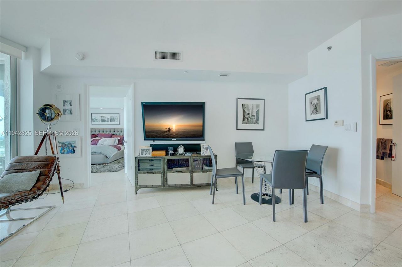 1000 S Pointe Dr, Unit 1406, Miami Beach, FL 33139 Photo