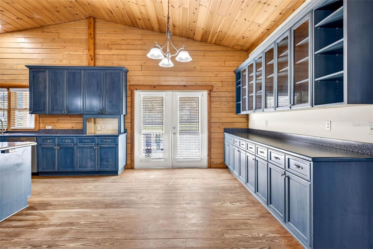 6750 Sutton Oaks Lane, Zephyrhills, FL 33541 Photo