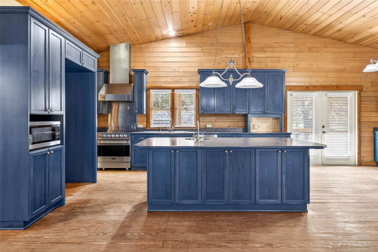 6750 Sutton Oaks Lane, Zephyrhills, FL 33541 Photo