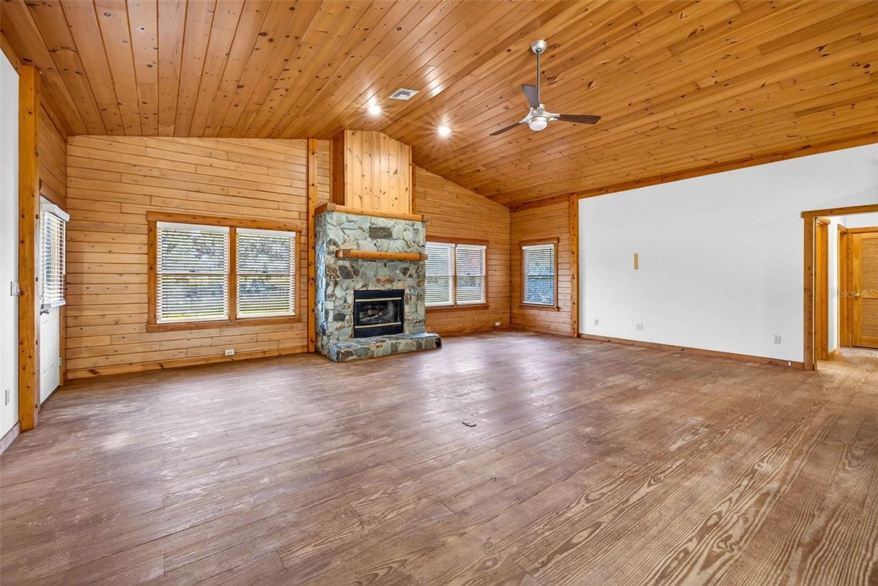 6750 Sutton Oaks Lane, Zephyrhills, FL 33541 Photo