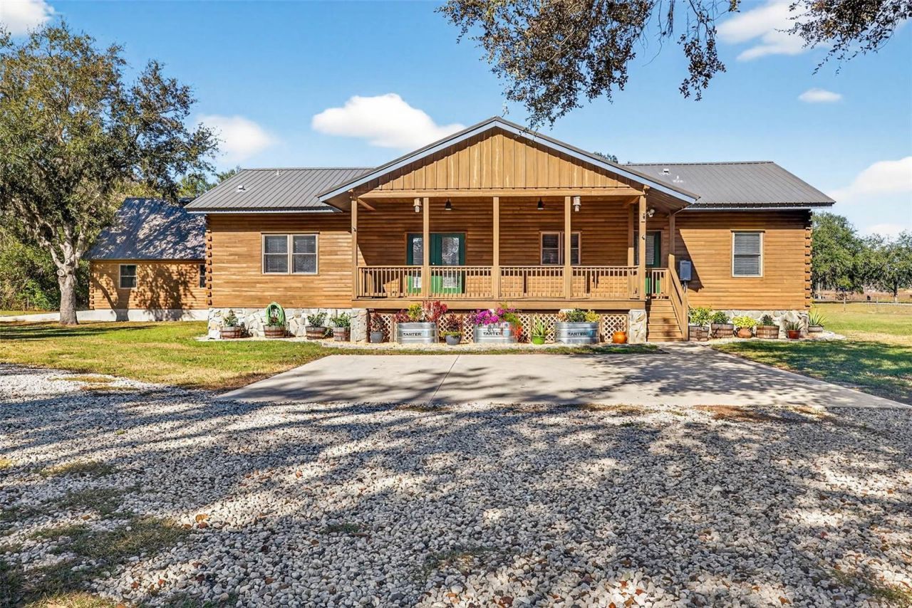 6750 Sutton Oaks Lane, Zephyrhills, FL 33541 Photo