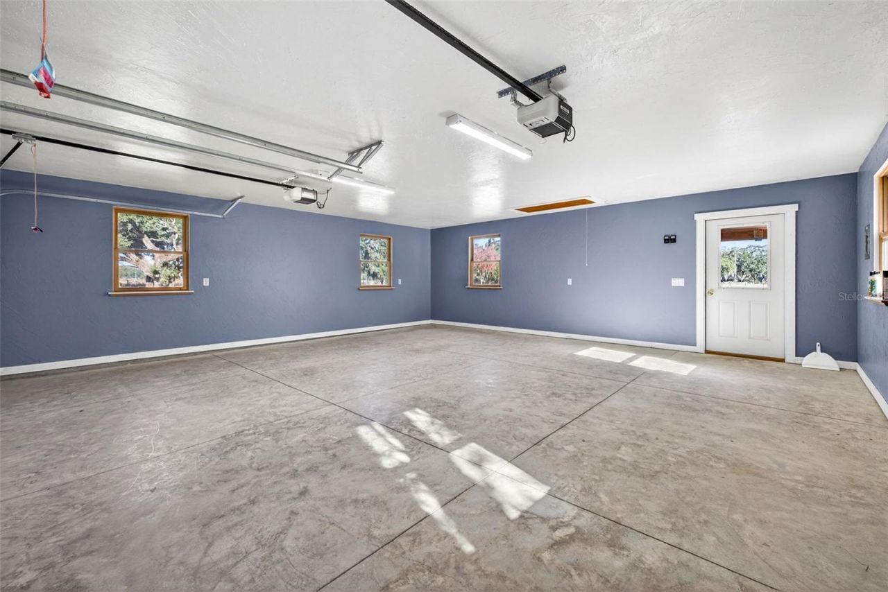 6750 Sutton Oaks Lane, Zephyrhills, FL 33541 Photo