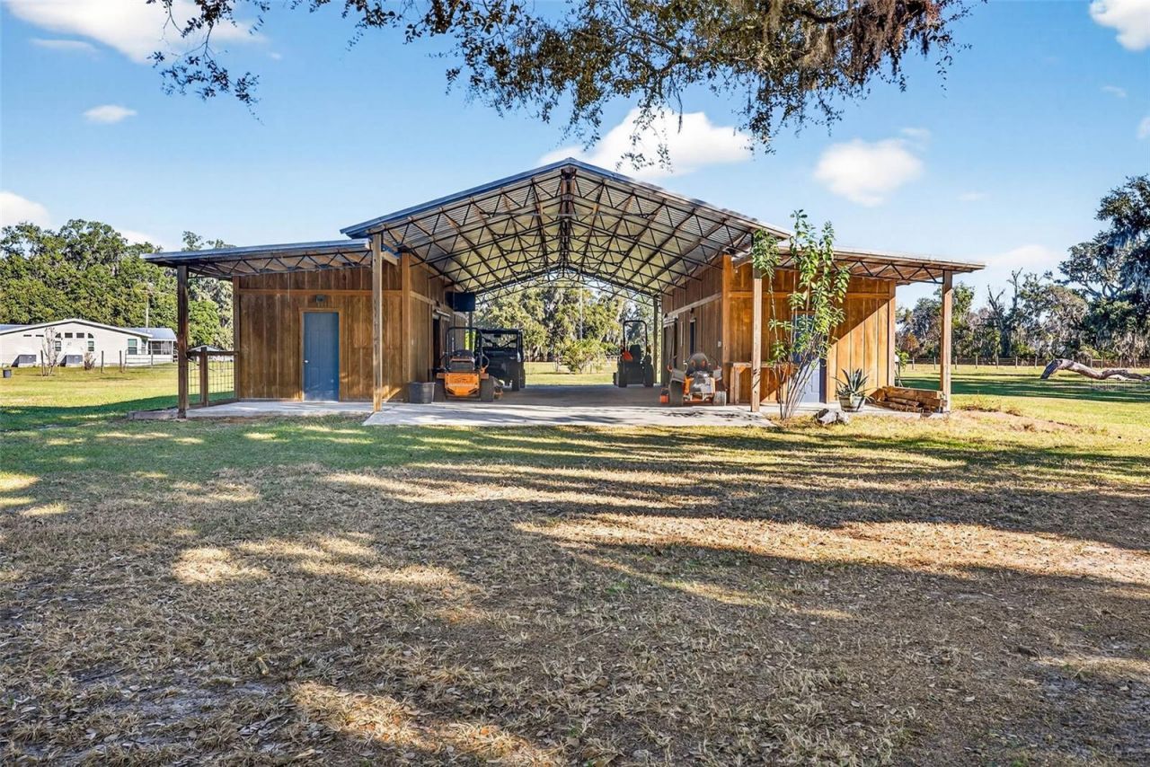 6750 Sutton Oaks Lane, Zephyrhills, FL 33541 Photo