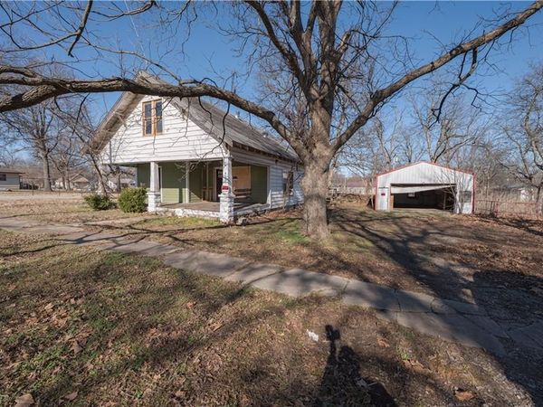 415 Elm Street, Chetopa, KS 67336