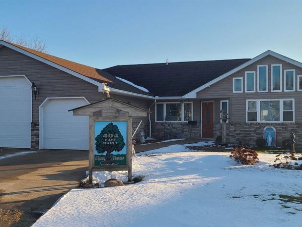 404 E Maple Street, Monona, IA 52159