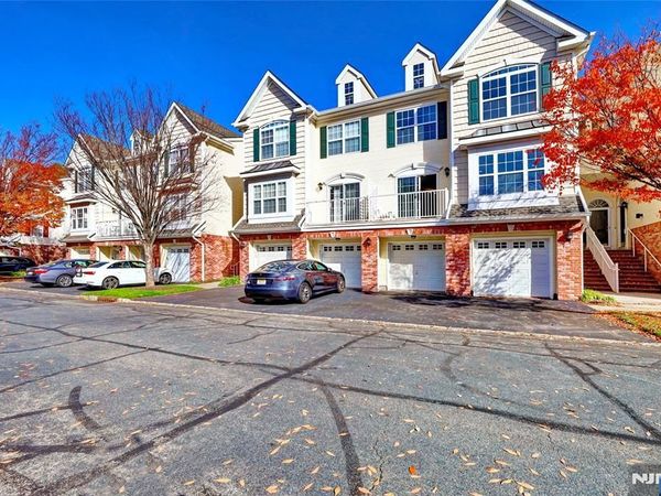 11 Bayside Drive, BAYONNE, NJ 07002