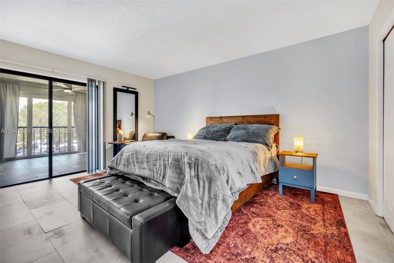 220 Lakeview Dr, Unit 308, Weston, FL 33326 Photo