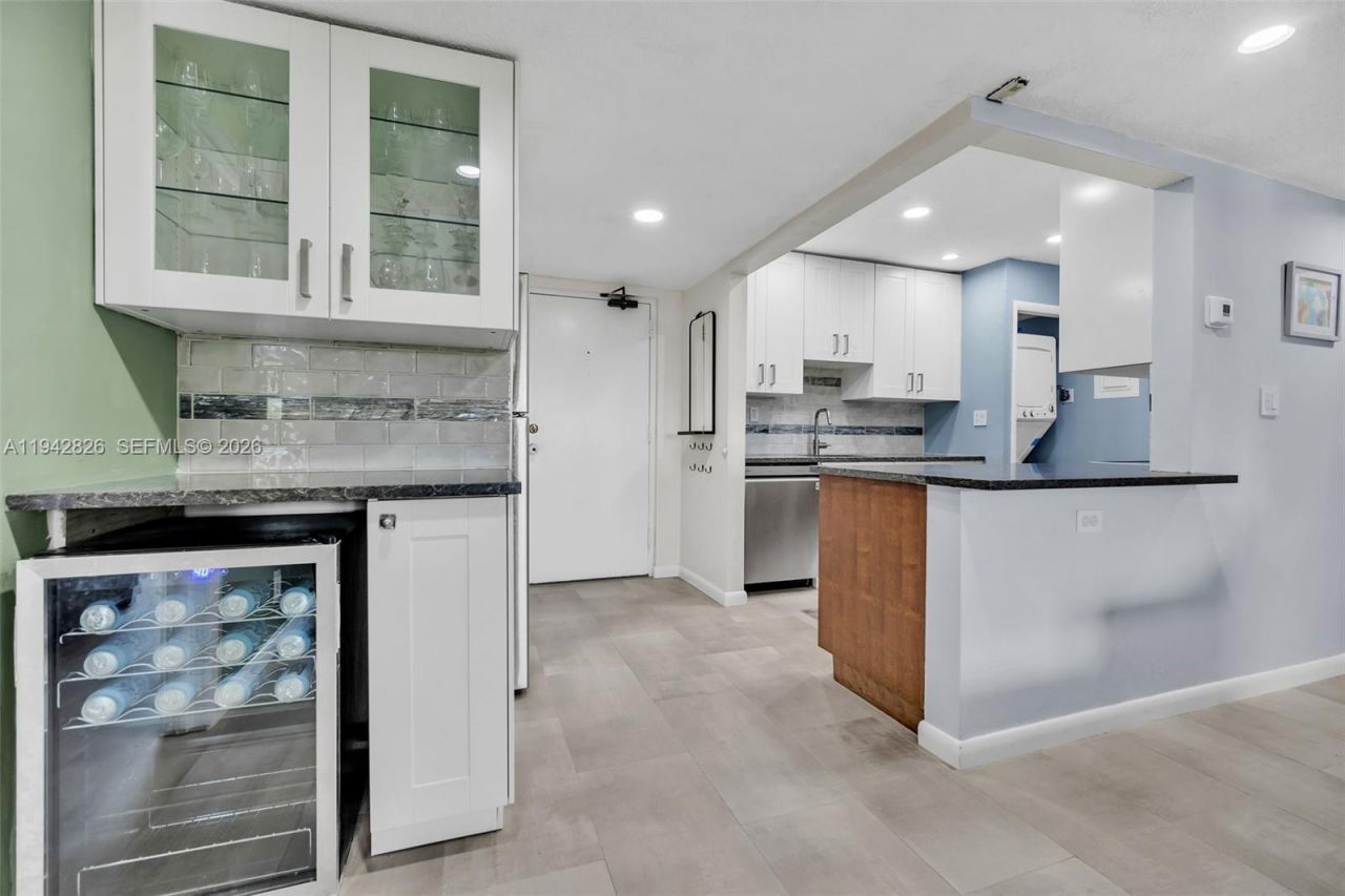 220 Lakeview Dr, Unit 308, Weston, FL 33326 Photo