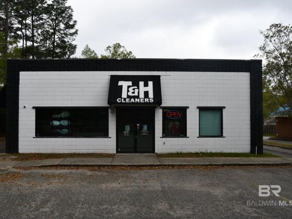 1436 Hillcrest Road, Mobile, AL 36695