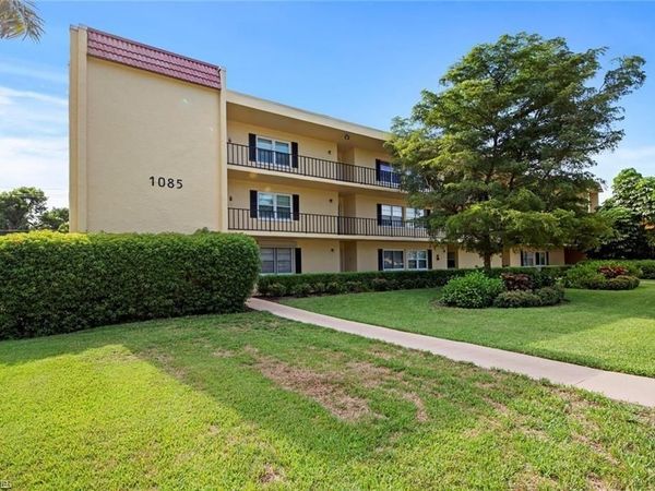 1085 Forest Lakes DR, Unit 8305, NAPLES, FL 34105