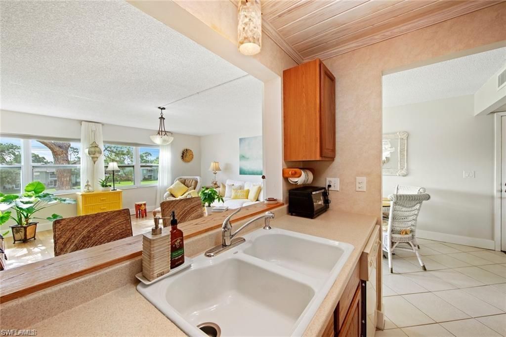 1085 Forest Lakes Dr, Unit 8305, Naples, FL 34105 Photo