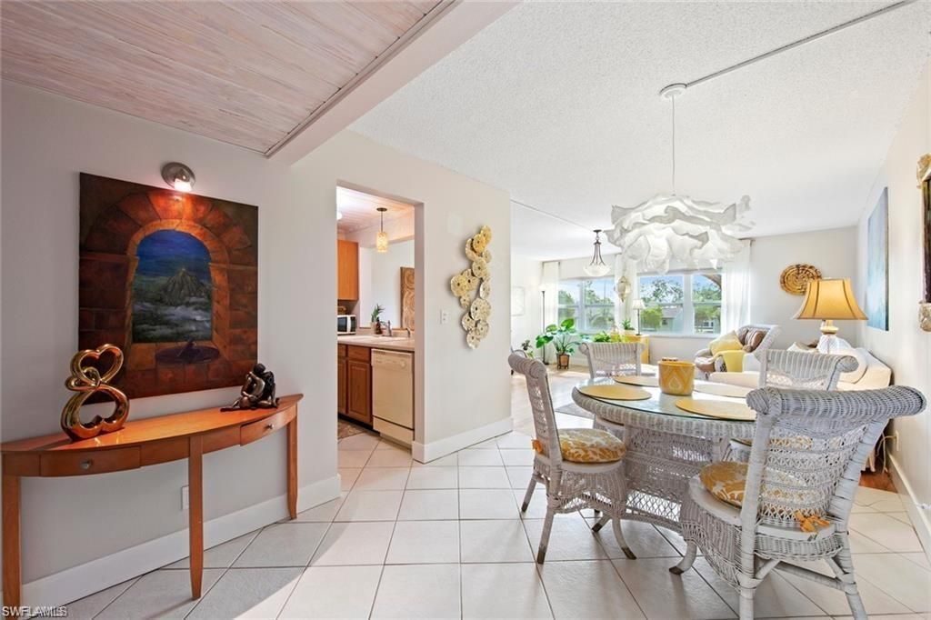 1085 Forest Lakes Dr, Unit 8305, Naples, FL 34105 Photo