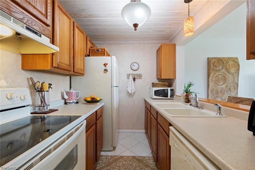 1085 Forest Lakes Dr, Unit 8305, Naples, FL 34105 Photo