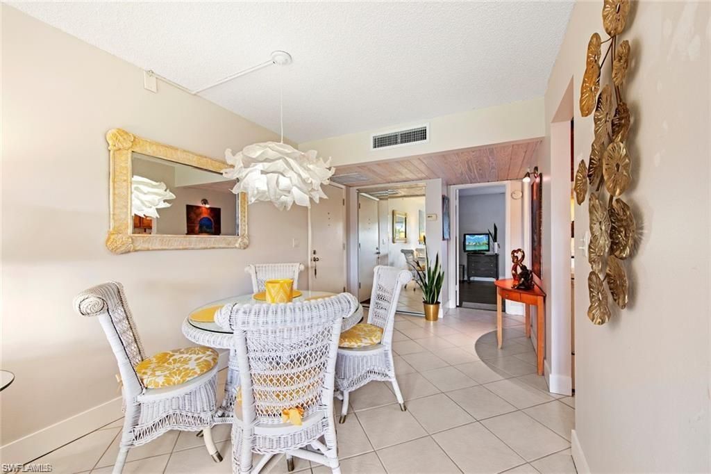 1085 Forest Lakes Dr, Unit 8305, Naples, FL 34105 Photo