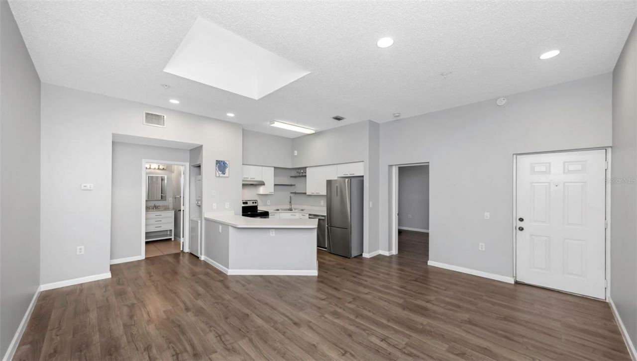 701 Mirror Lake Dr N Drive N, Unit 118, Saint Petersburg, FL 33701 Photo