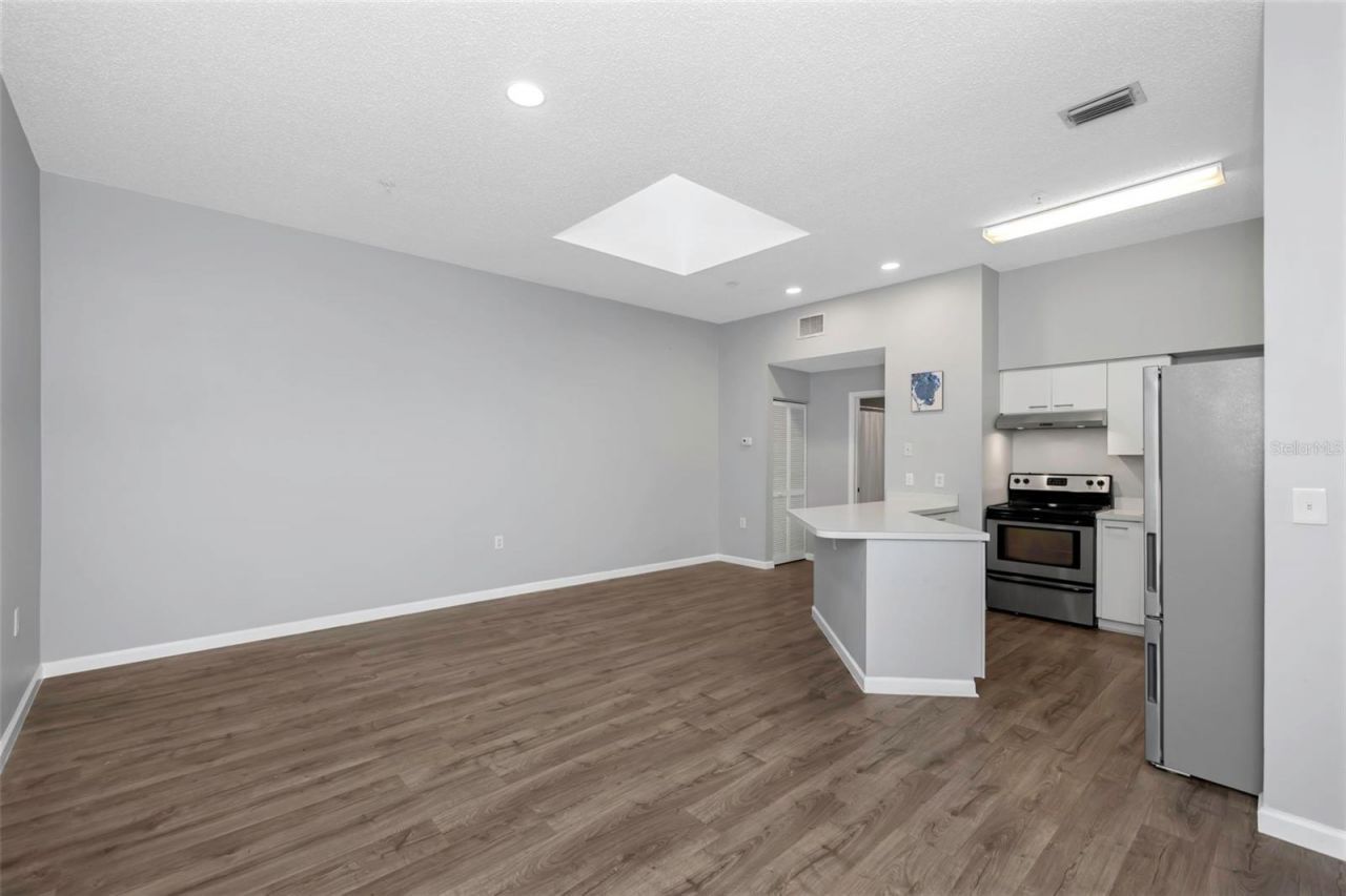 701 Mirror Lake Dr N Drive N, Unit 118, Saint Petersburg, FL 33701 Photo