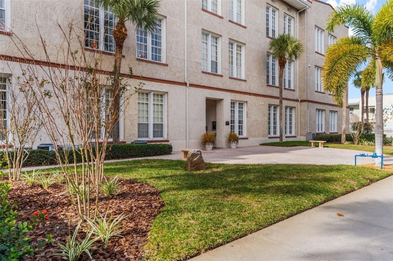 701 Mirror Lake Dr N Drive N, Unit 118, Saint Petersburg, FL 33701 Photo