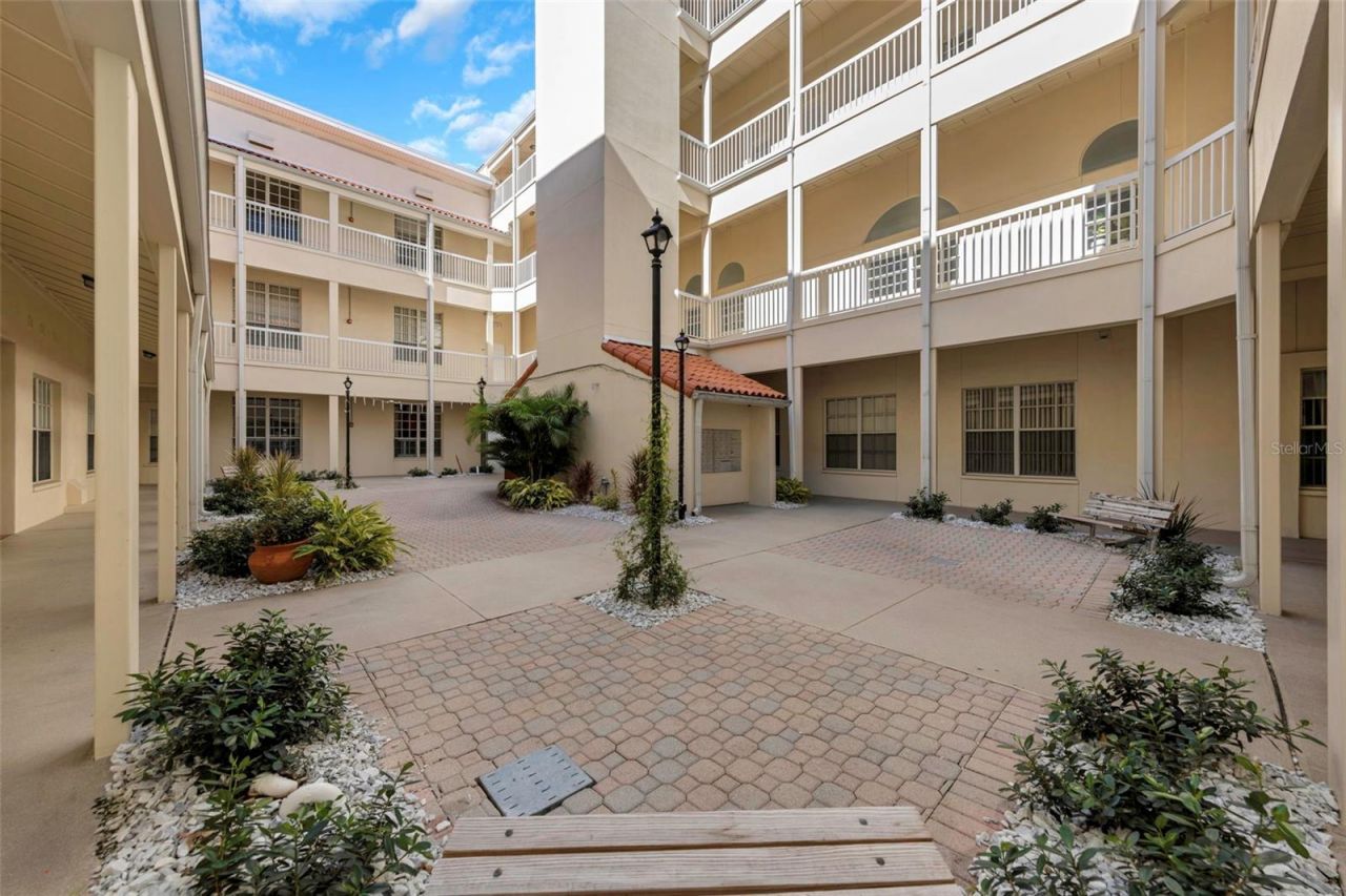 701 Mirror Lake Dr N Drive N, Unit 118, Saint Petersburg, FL 33701 Photo