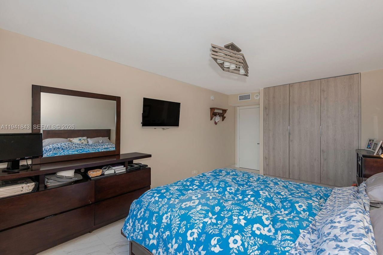 301 174th St, Unit 619, Sunny Isles Beach, FL 33160 Photo