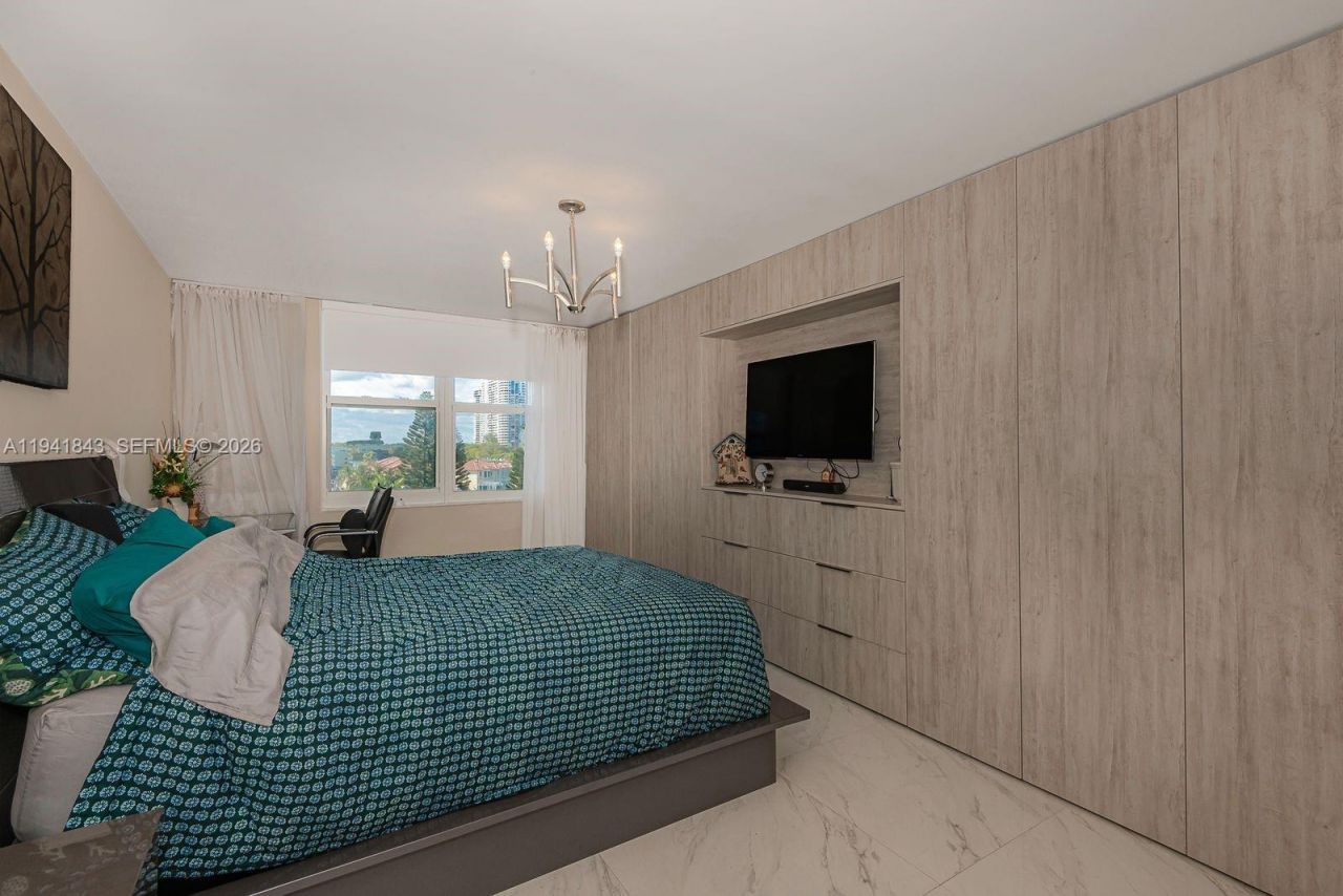 301 174th St, Unit 619, Sunny Isles Beach, FL 33160 Photo