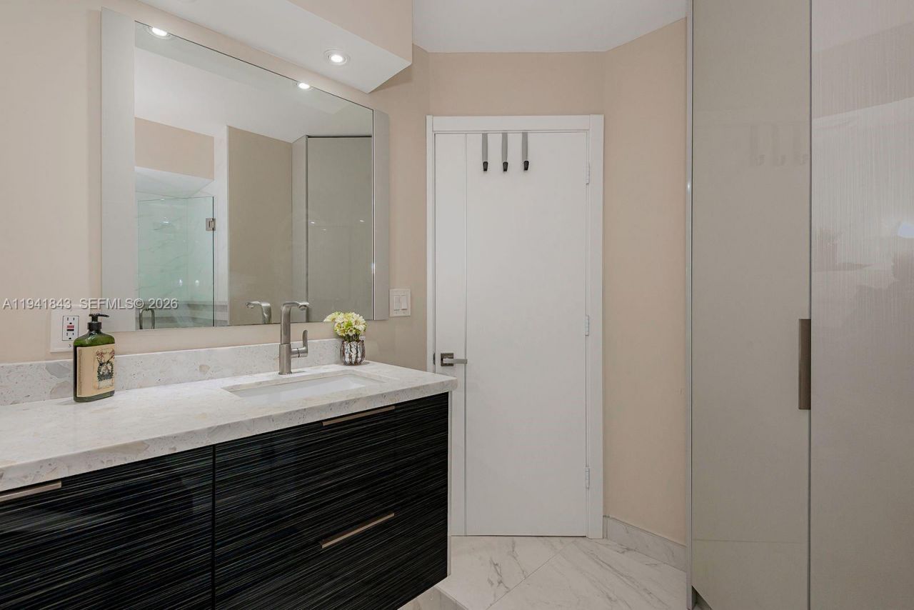 301 174th St, Unit 619, Sunny Isles Beach, FL 33160 Photo