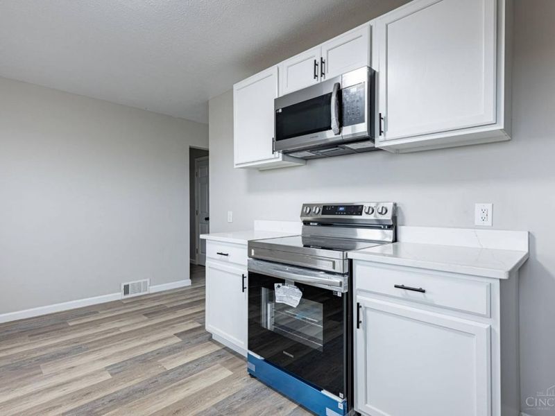 1893 Gordon Landis Road, Twin Twp, OH 45304 Photo 5