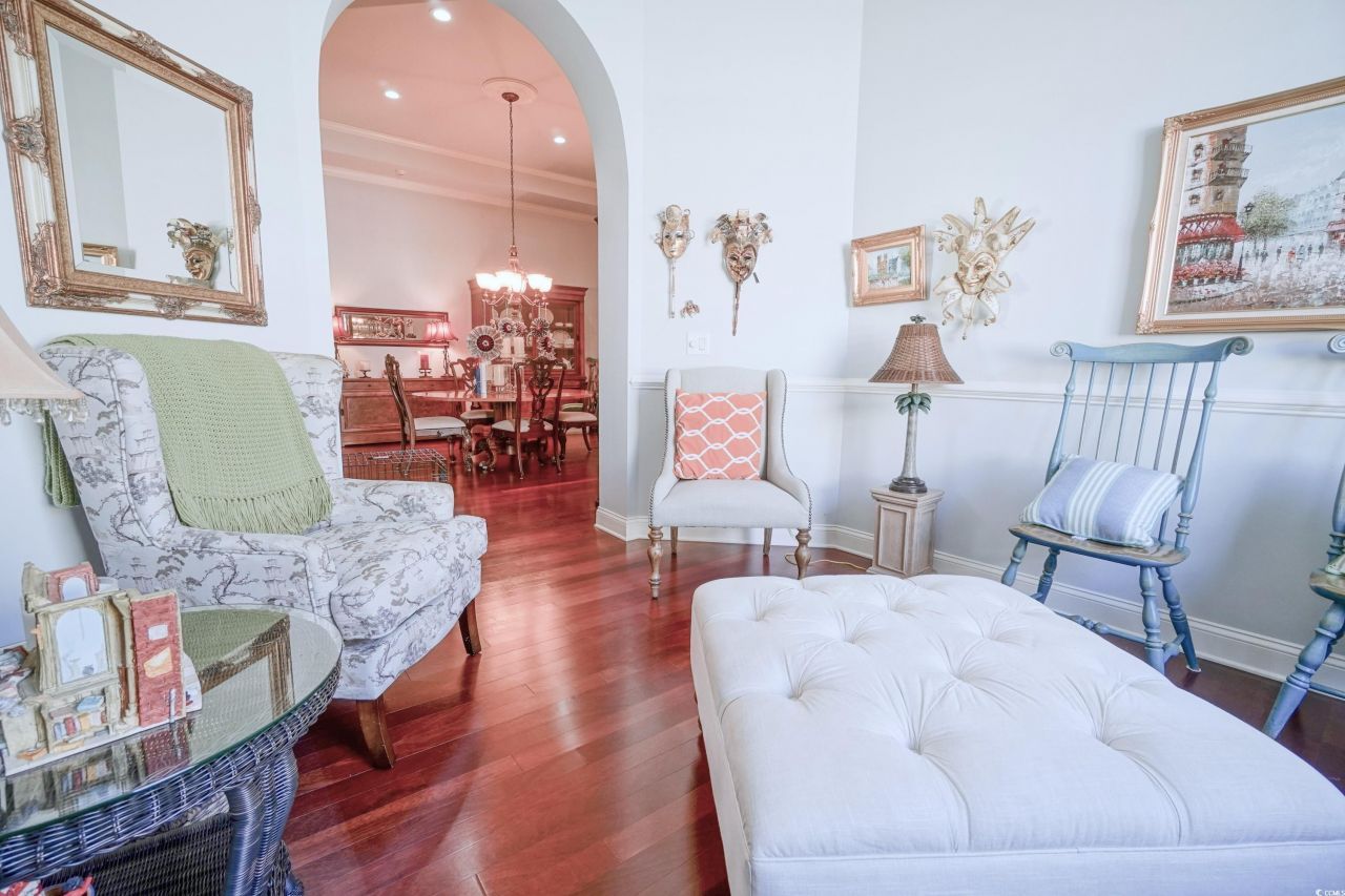 530 Inverrary St. Photo 8