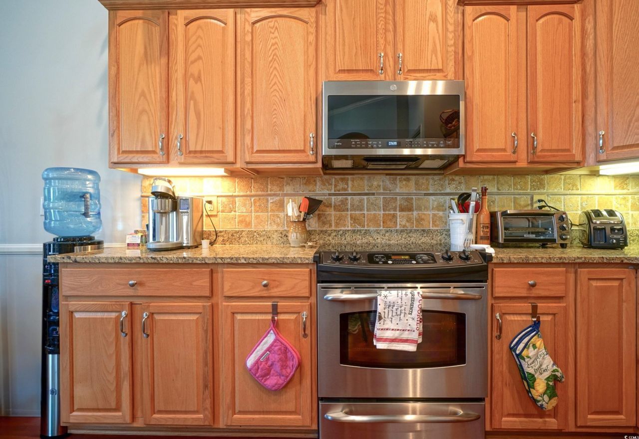 530 Inverrary St. Photo 9