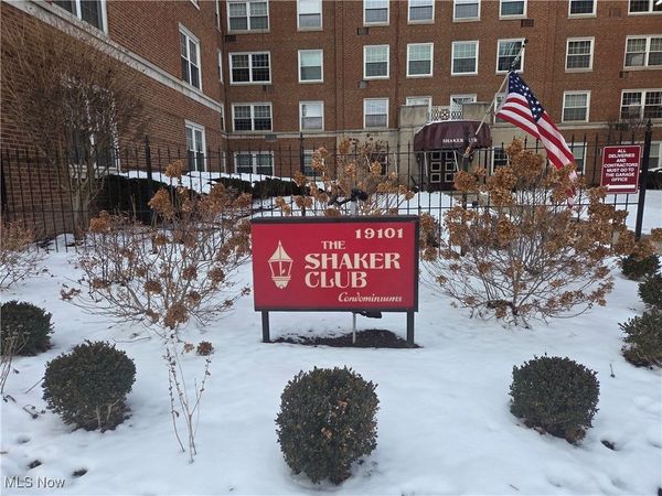 19101 Van Aken Boulevard, Unit 424, Shaker Heights, OH 44112